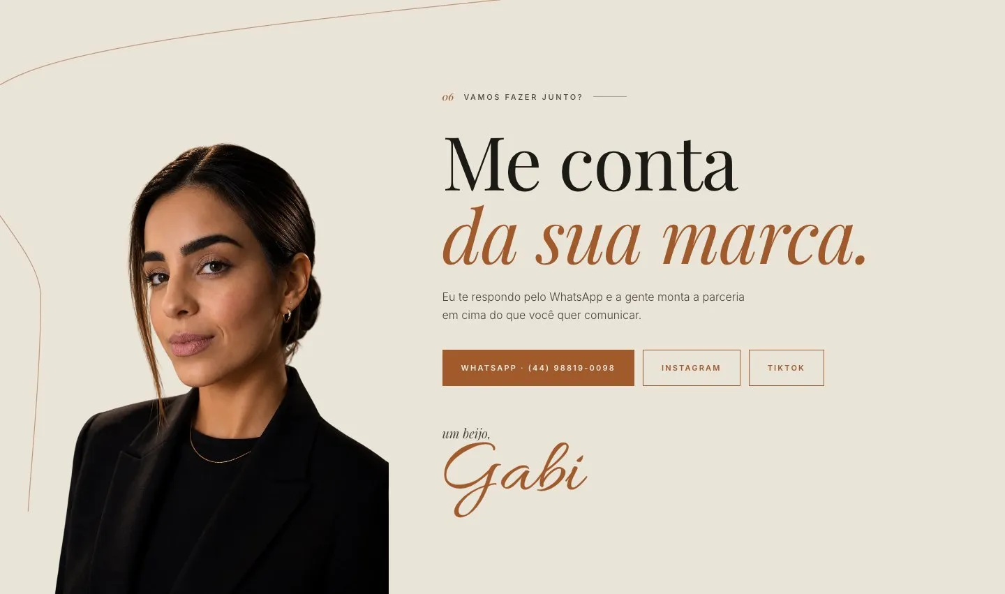 Fecho do mídia kit com a assinatura da Gabi e o contato pelo WhatsApp